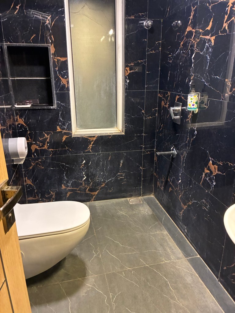 Clean washroom at Nestlay Rooms